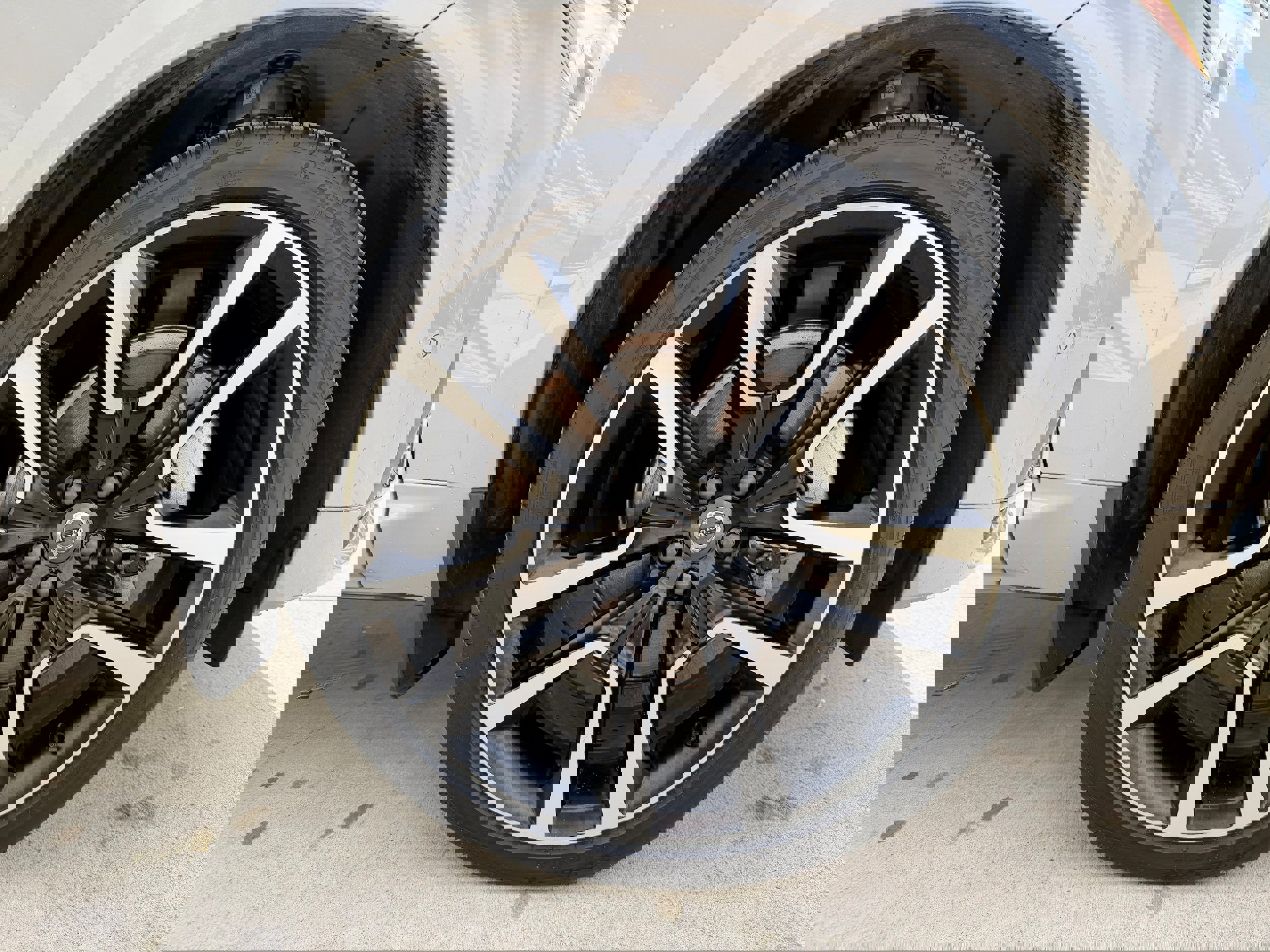 Certified 2025 Volvo XC60 T8 Ultra w/ Protection Package Premier image 9