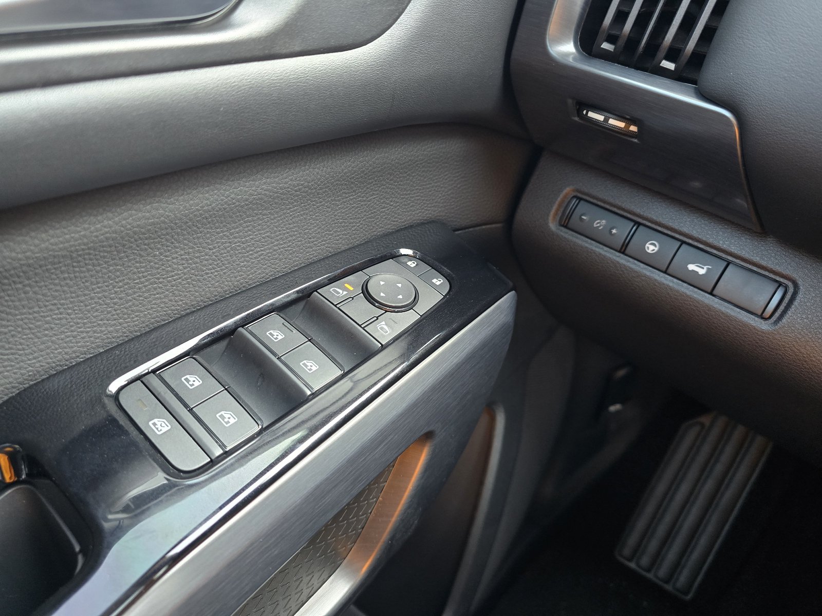 New 2026 Nissan Pathfinder SL AWD/4WD image 23