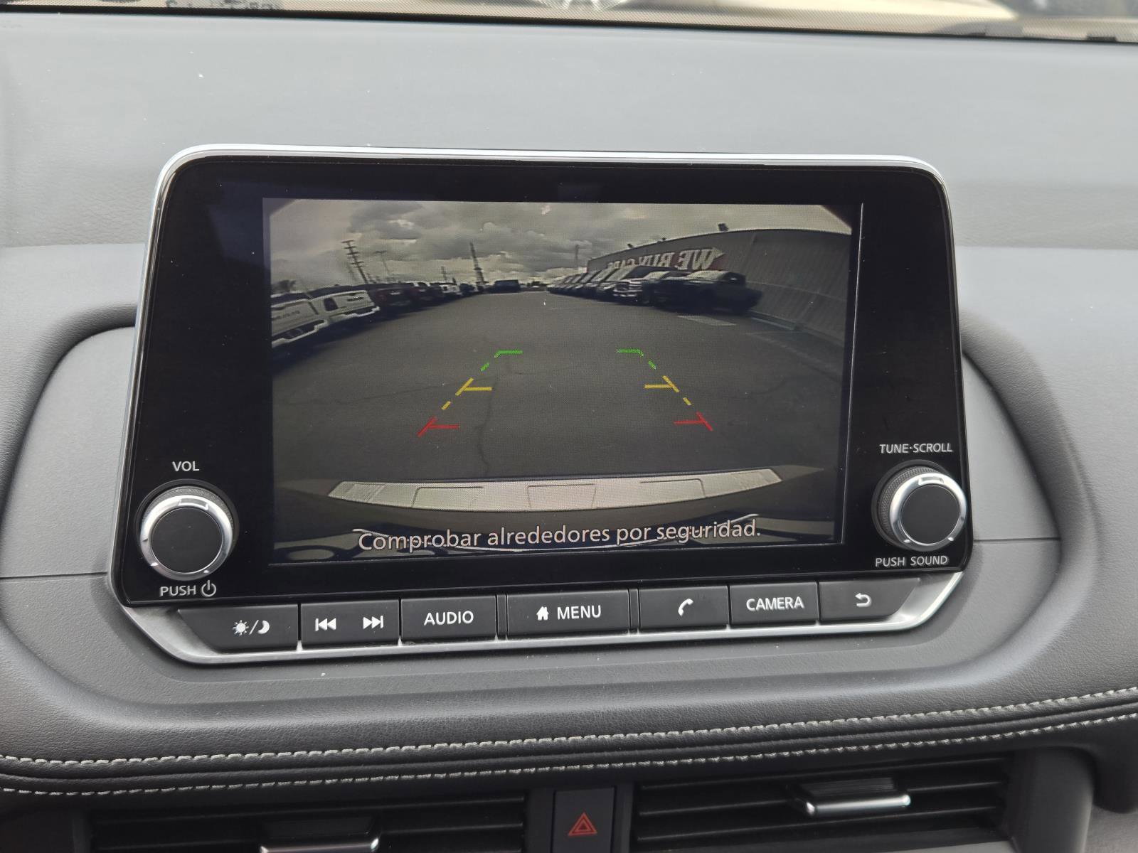 Used 2024 Nissan Rogue SV FWD image 8