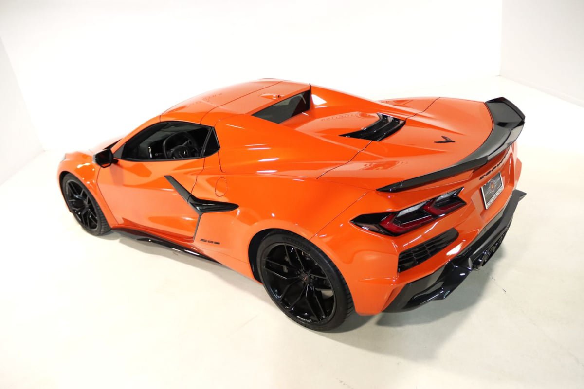 Used 2025 Chevrolet Corvette Z06 RWD image 38