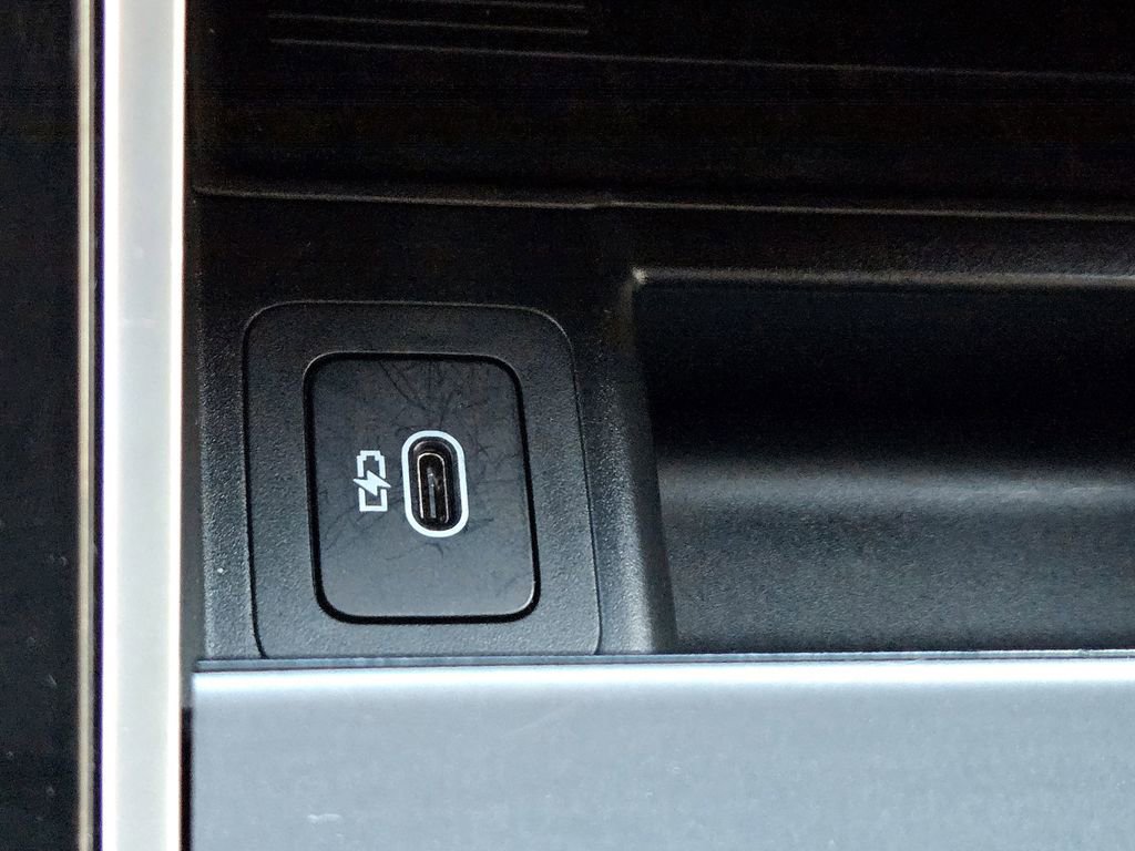 Used 2025 Land Rover Range Rover Velar Dynamic SE image 20