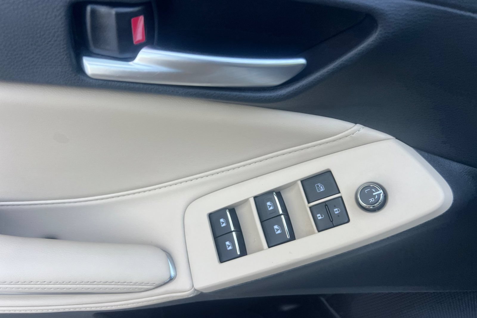 Used 2019 Toyota Avalon XLE w/ Moonroof Package FWD image 8
