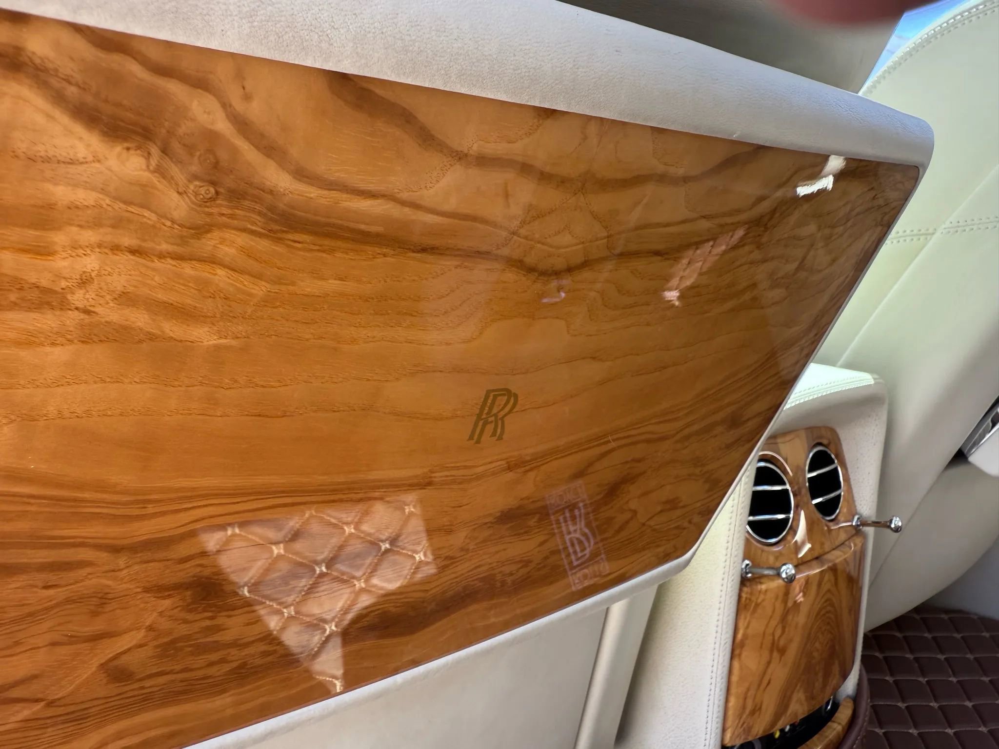 Used 2011 Rolls-Royce Phantom Sedan image 28