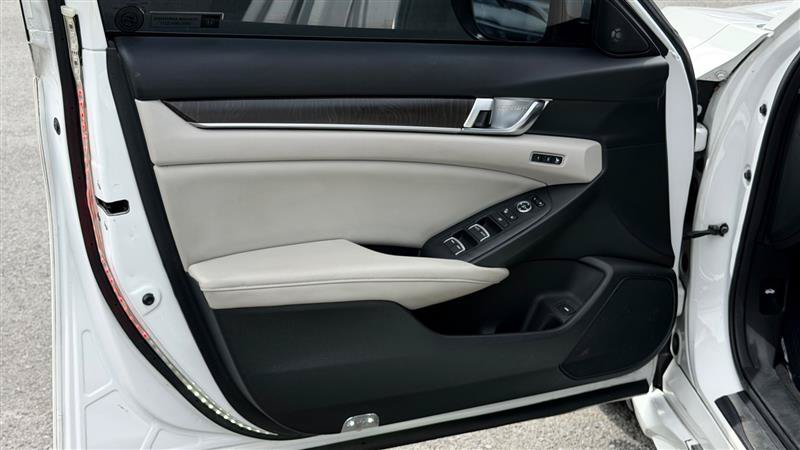 Used 2018 Honda Accord Touring image 20