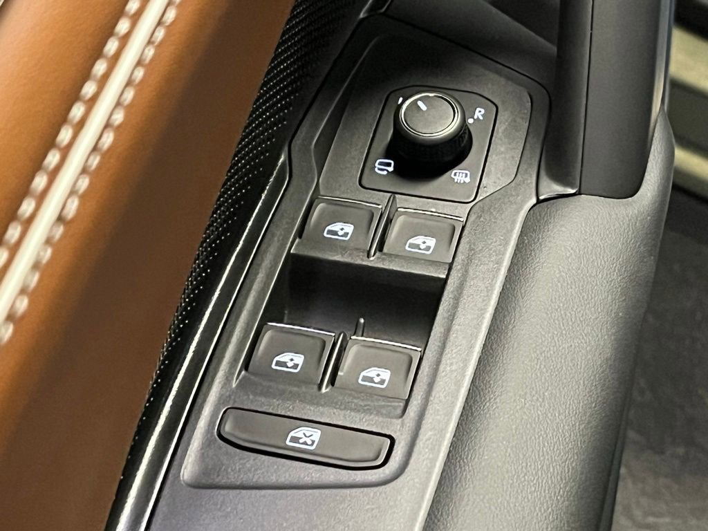 New 2026 Volkswagen Tiguan SEL R-Line AWD/4WD image 19