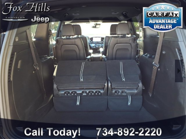 Used 2027 Chrysler Pacifica Select FWD image 10