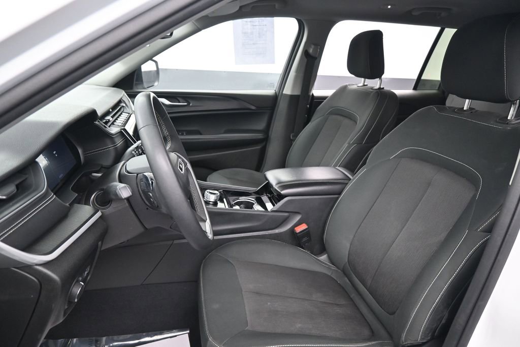 Used 2023 Jeep Grand Cherokee L Laredo RWD image 22