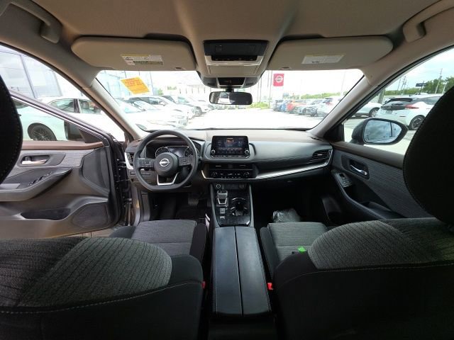 Used 2023 Nissan Rogue SV image 25