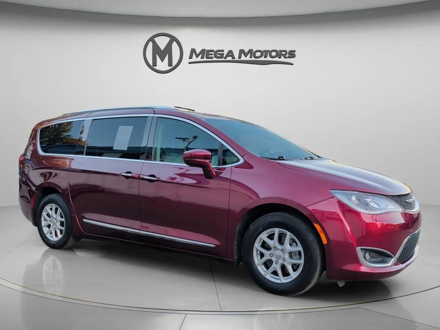 Used 2020 Chrysler Pacifica Touring-L FWD image 10