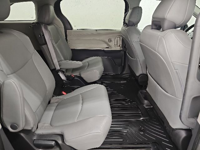 Certified 2023 Toyota Sienna XLE FWD image 36