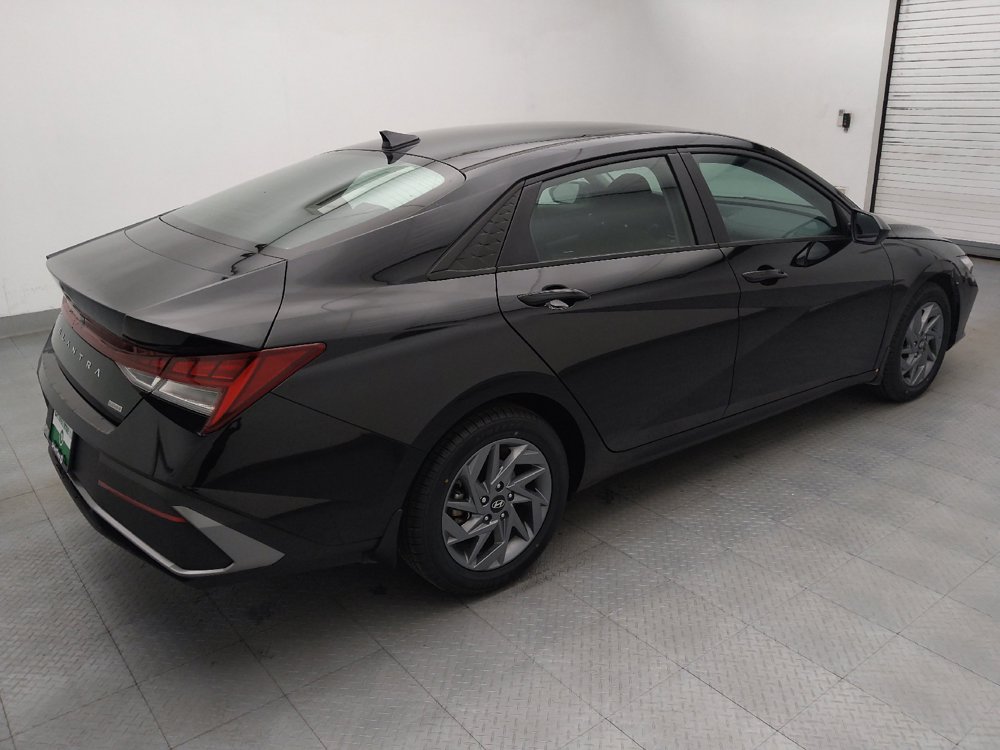 Used 2024 Hyundai Elantra Blue FWD image 10