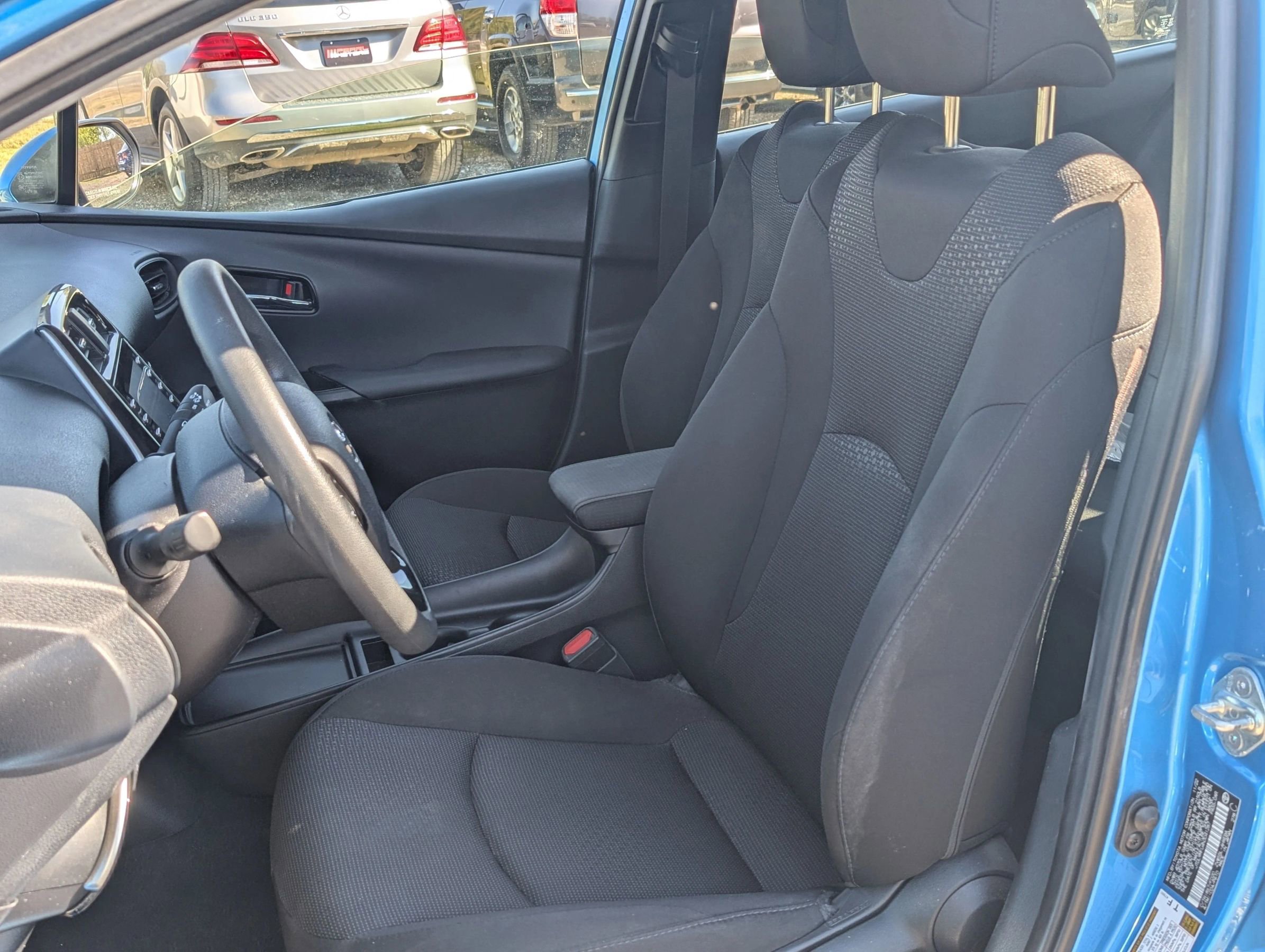 Used 2022 Toyota Prius LE image 24