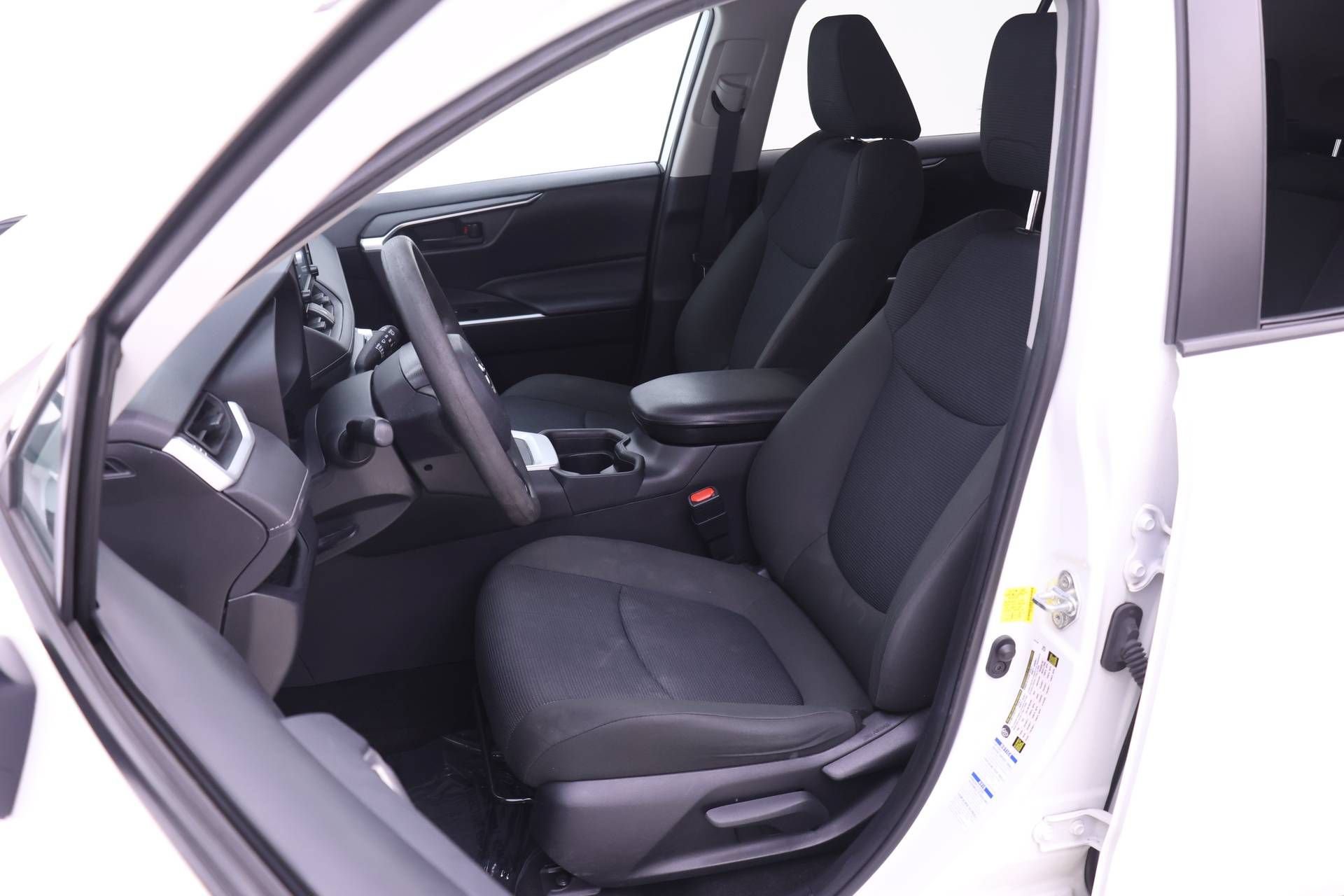 Used 2021 Toyota RAV4 LE AWD/4WD image 4