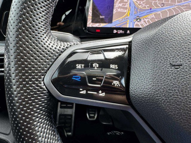 Used 2022 Volkswagen Golf R image 28