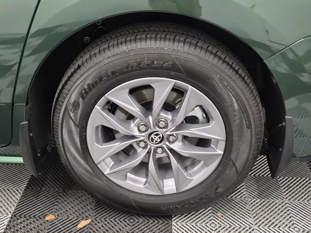 Used 2026 Toyota Sienna XLE image 11