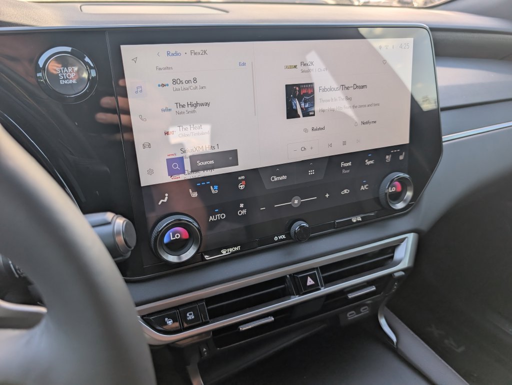 Used 2023 Lexus RX 350 FWD w/ Accessory Package image 9