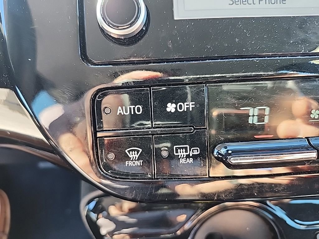 Used 2020 Toyota Prius LE image 6