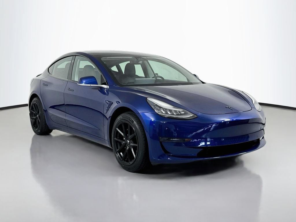 Used 2020 Tesla Model 3 Standard Range RWD image 4