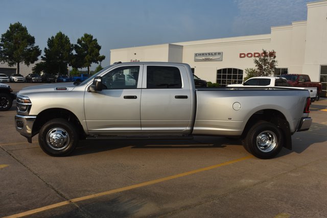 New 2026 RAM 3500 Tradesman AWD/4WD image 9