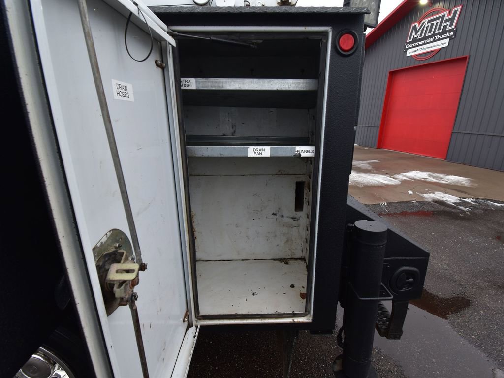 Used 2016 Ford F550 4x4 Regular Cab Super Duty image 40