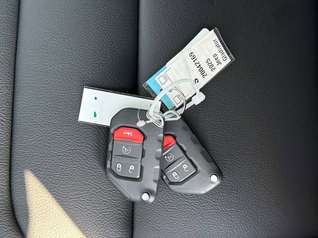 New 2025 Jeep Gladiator Sport image 29