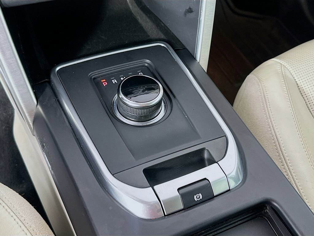 Used 2017 Land Rover Discovery Sport HSE Luxury image 17