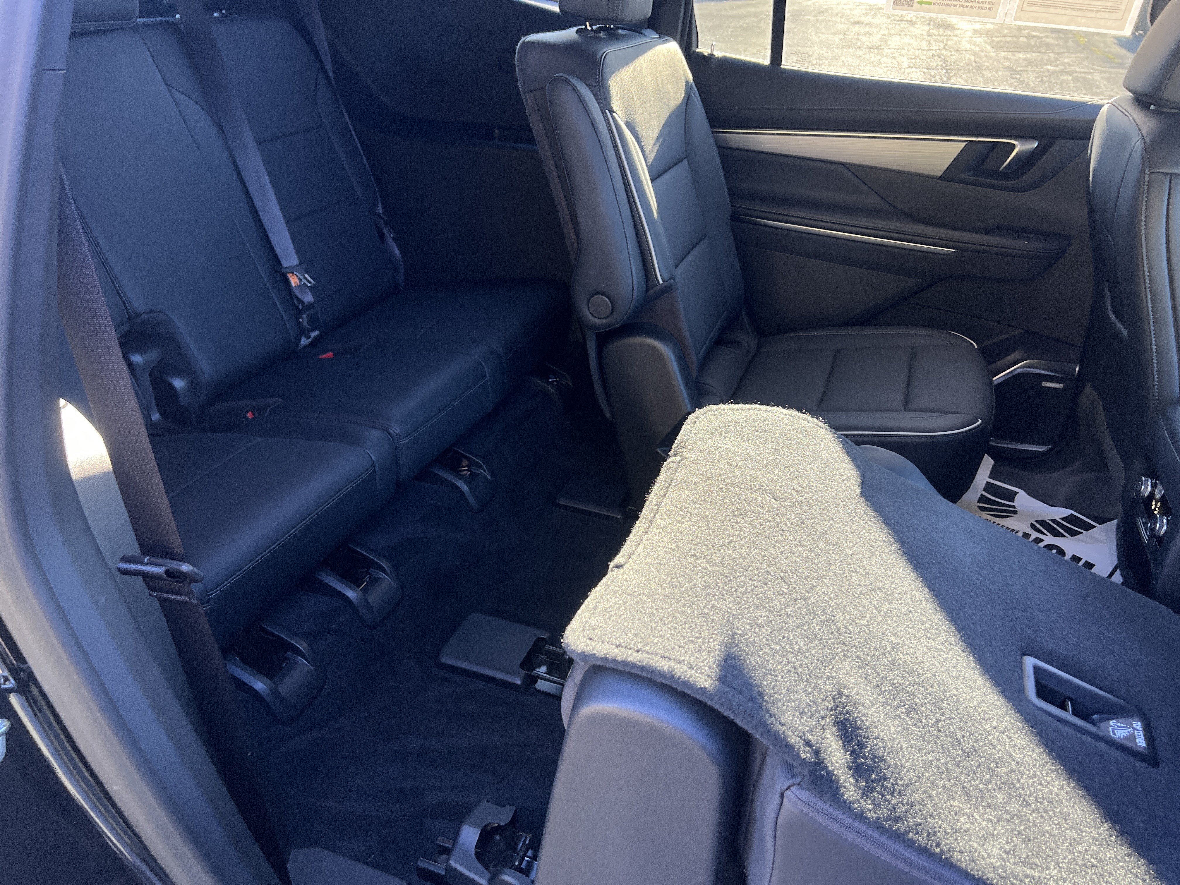 Used 2025 Buick Enclave Preferred AWD/4WD image 47