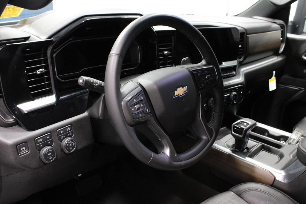 Used 2025 Chevrolet Silverado 1500 High Country w/ High Country Premium Package AWD/4WD image 26