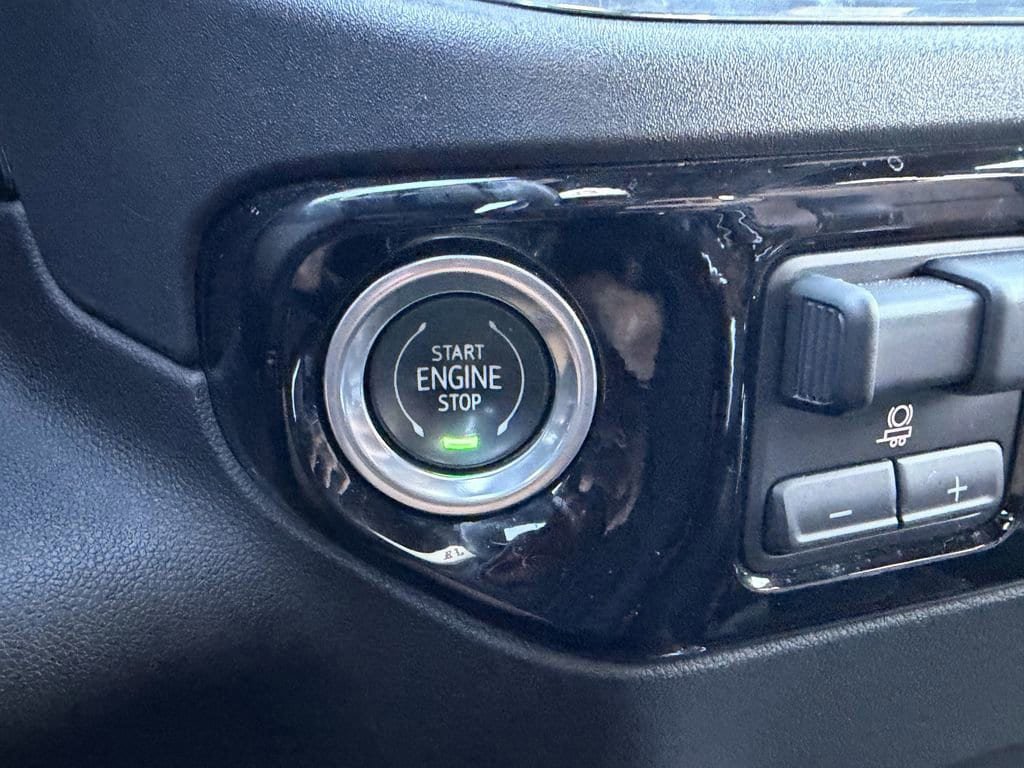 Certified 2023 Chevrolet Silverado 1500 High Country w/ Technology Package image 28