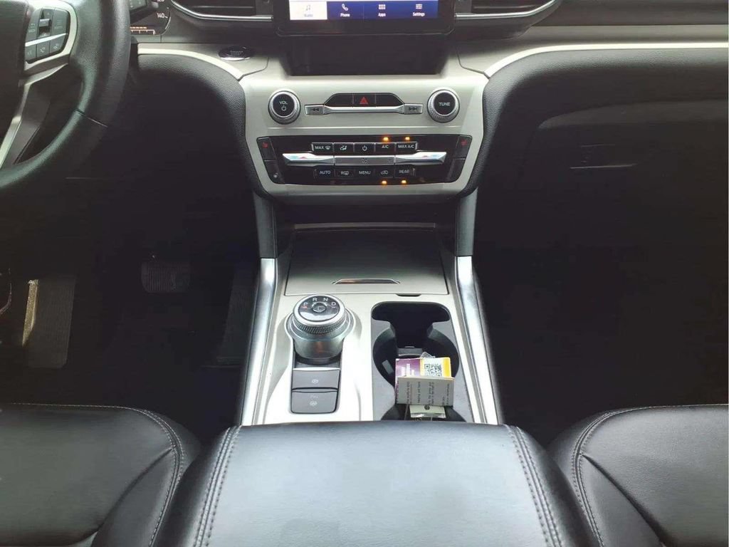 Used 2023 Ford Explorer XLT w/ Equipment Group 202A RWD image 12