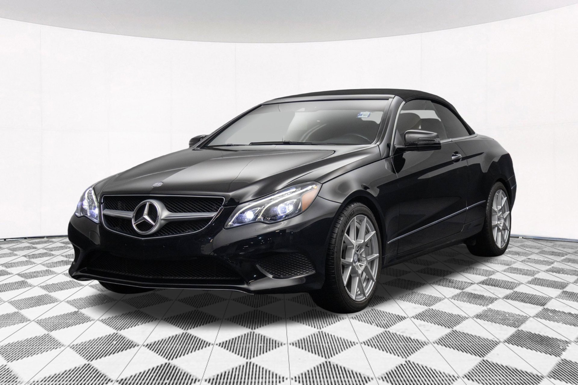 Used 2015 Mercedes-Benz E 400 Cabriolet w/ Premium 1 Package image 33
