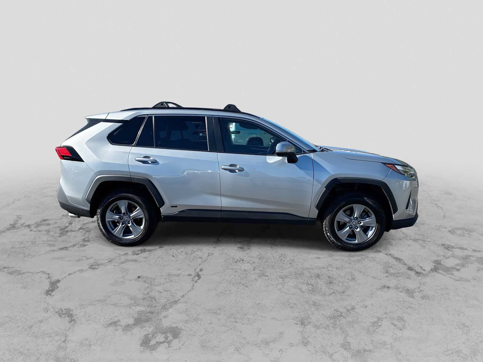 Used 2022 Toyota RAV4 XLE w/ Convenience Package AWD/4WD image 9