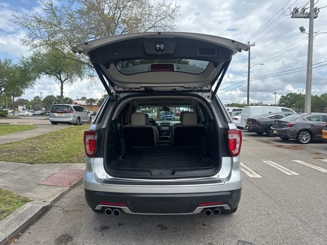 Used 2019 Ford Explorer Platinum image 16
