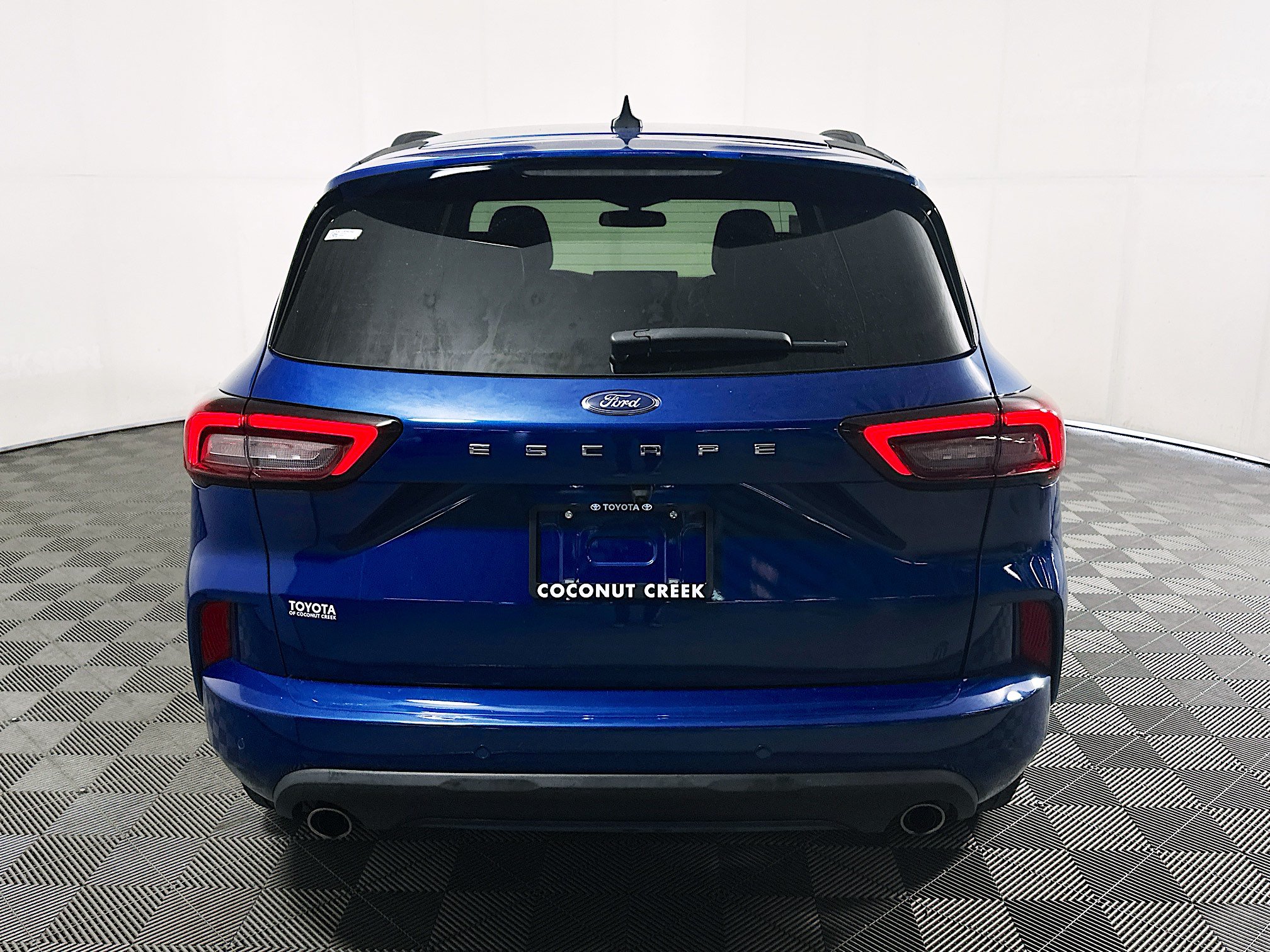 Used 2023 Ford Escape ST-Line w/ Tech Pack #1 FWD image 4