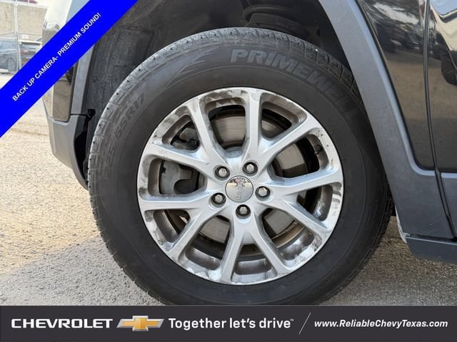 Used 2017 Jeep Cherokee Latitude w/ Safety/Convenience Group AWD/4WD image 10
