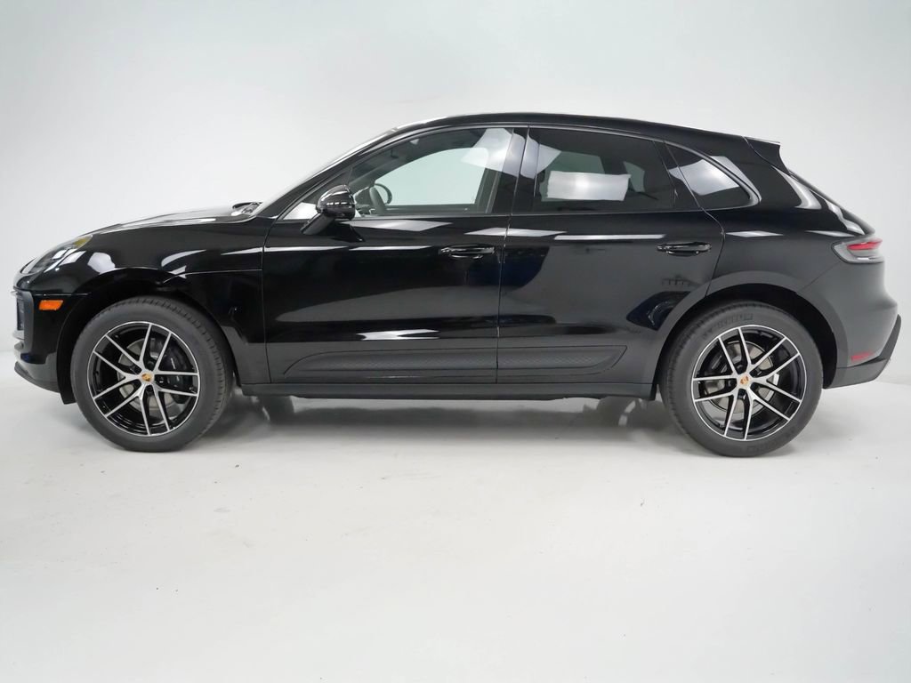 Certified 2026 Porsche Macan AWD/4WD image 2
