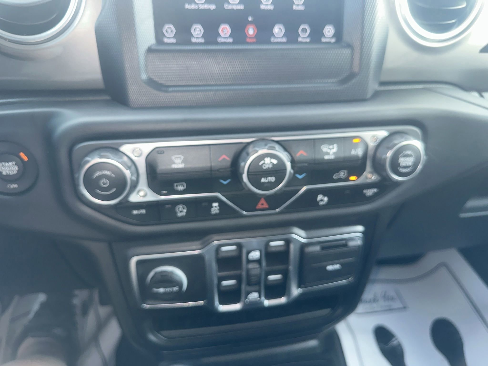 Used 2021 Jeep Gladiator Overland w/ Safety Group AWD/4WD image 24