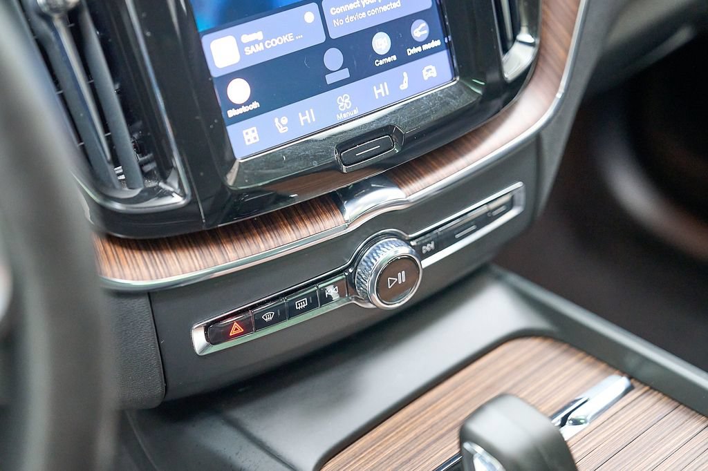 Certified 2024 Volvo XC60 T8 Plus AWD/4WD image 17