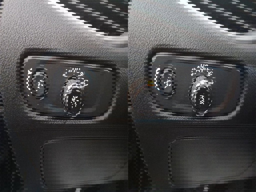 Used 2024 Chevrolet Malibu LT image 18