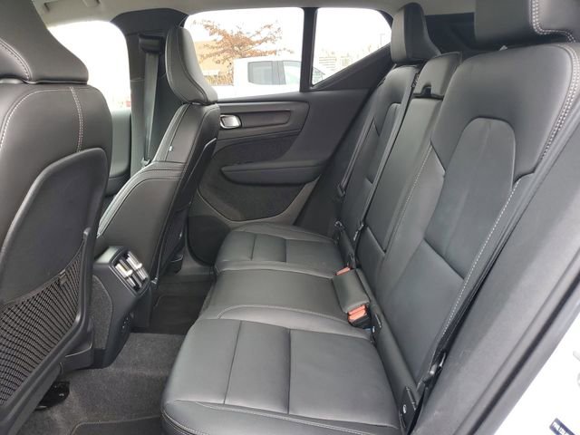 Used 2025 Volvo XC40 B5 Core image 24