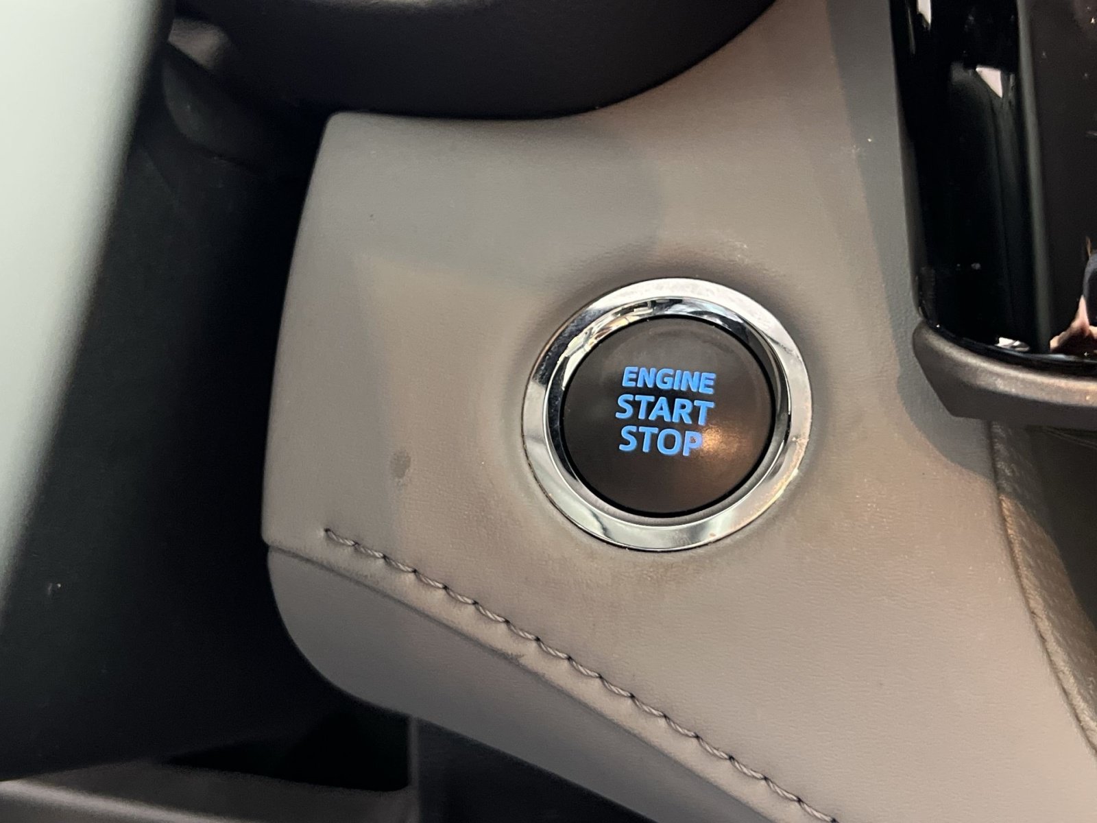 Used 2022 Toyota Highlander XLE AWD/4WD image 35