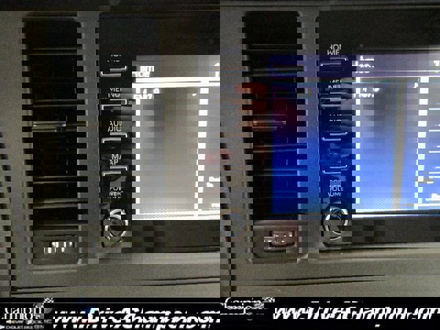 Used 2020 Toyota Sienna L image 24