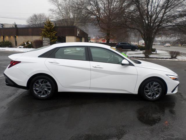 Used 2024 Hyundai Elantra SEL image 8