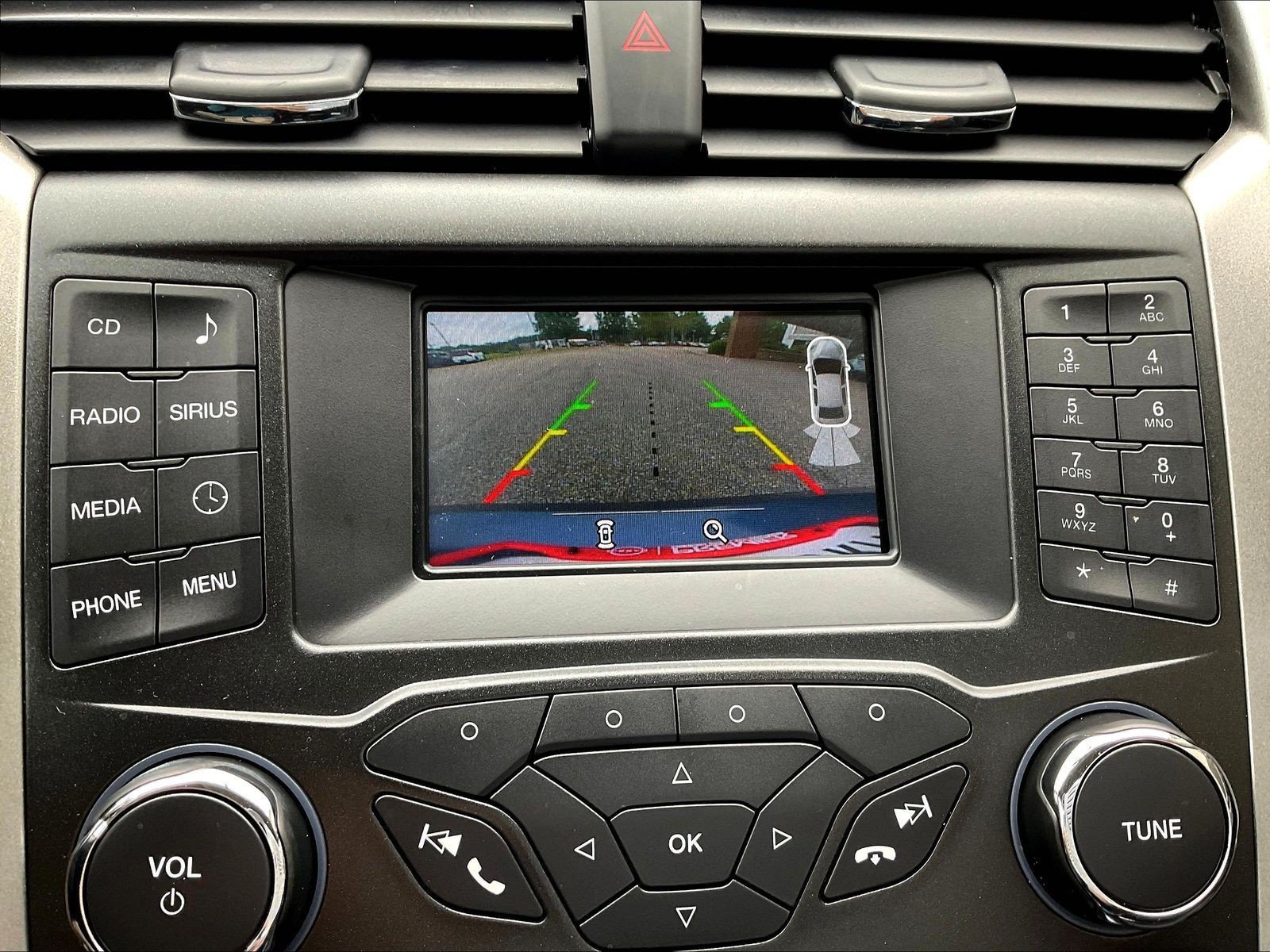 Used 2018 Ford Fusion SE FWD image 16
