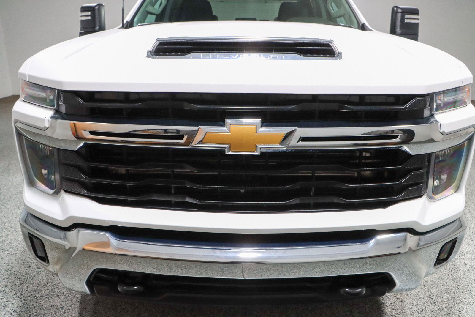 Used 2024 Chevrolet Silverado 2500 LT w/ Convenience Package AWD/4WD image 4