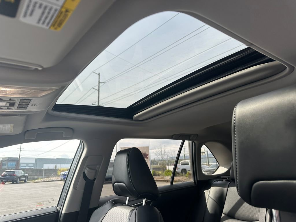 Used 2022 Toyota RAV4 Limited AWD/4WD image 22