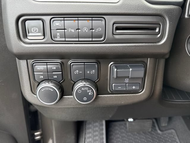 Used 2021 Chevrolet Tahoe RST w/ Luxury Package AWD/4WD image 25
