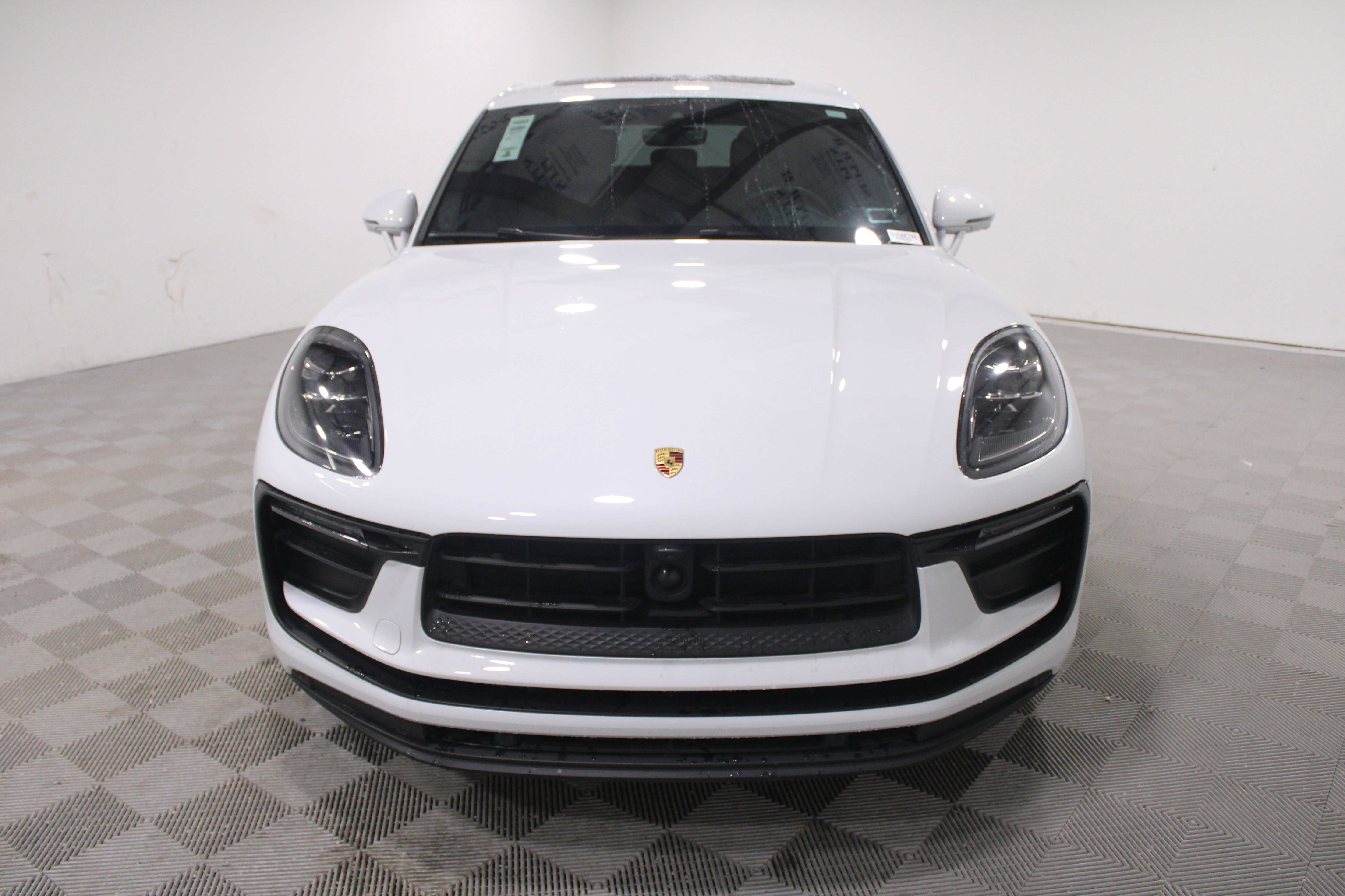 Used 2024 Porsche Macan Turbo image 32