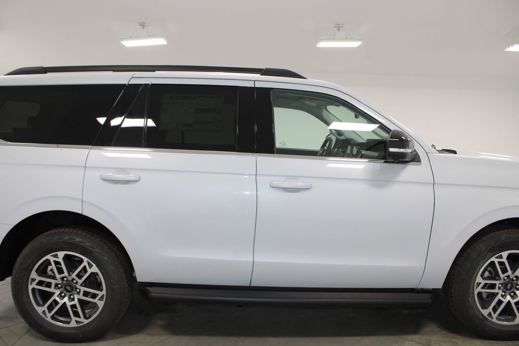 New 2026 Ford Expedition Active image 11
