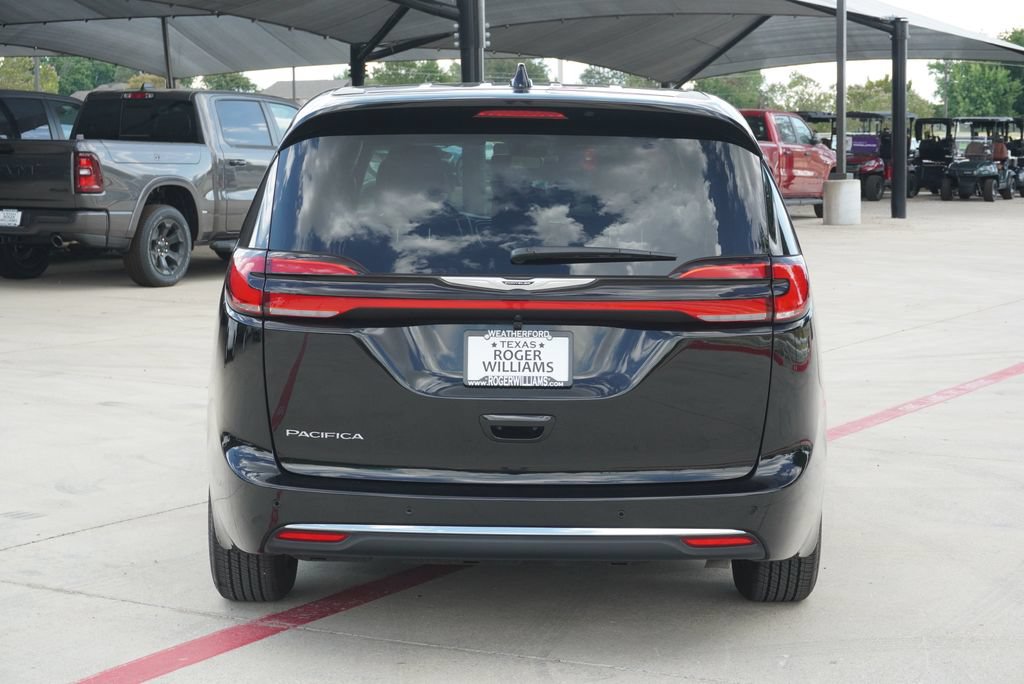 Used 2026 Chrysler Pacifica Select FWD image 4
